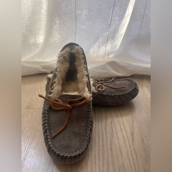UGG Dakota Shearling Wool Moccasin Slippers Cozy Pewter Gray Size 7 - Picture 4 of 7